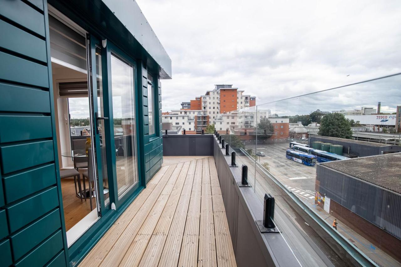 Two Bed Flat With Wrap Around Terrace Near Legoland, Windsor, Tube Station Appartement Slough Buitenkant foto