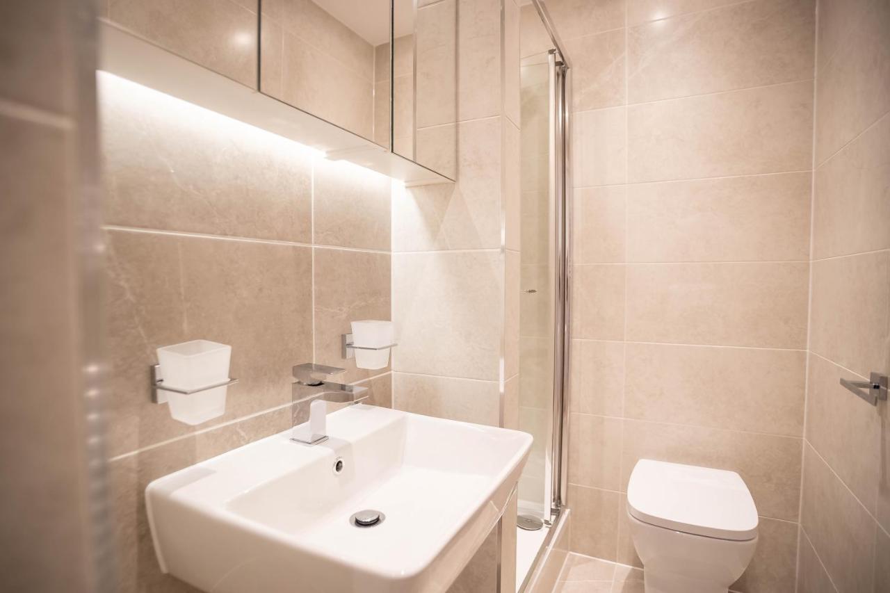 Two Bed Flat With Wrap Around Terrace Near Legoland, Windsor, Tube Station Appartement Slough Buitenkant foto