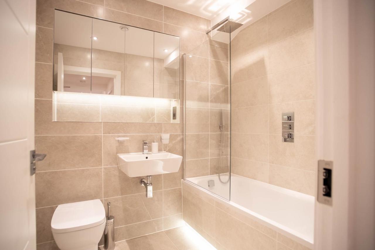 Two Bed Flat With Wrap Around Terrace Near Legoland, Windsor, Tube Station Appartement Slough Buitenkant foto